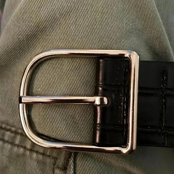 Banana Republic Women’s Black Vegan Leather Crocodile Embossed Belt - Picture 3 of 16